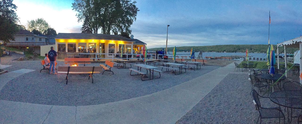 Beachcomber Inn Conesus Bagian luar foto