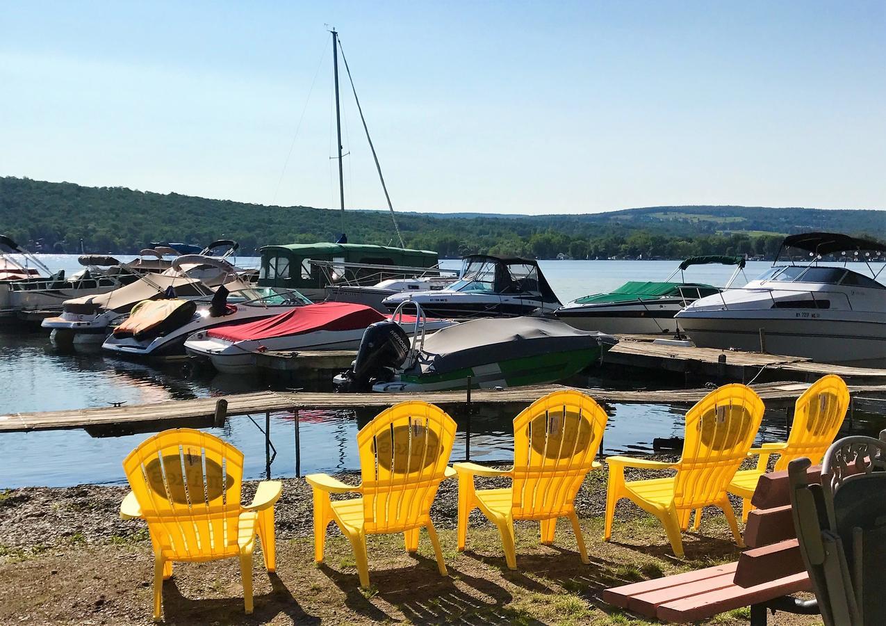 Beachcomber Inn Conesus Bagian luar foto